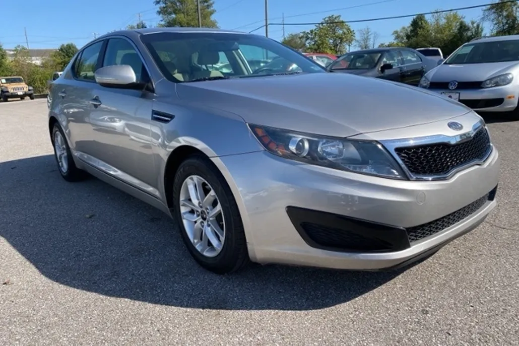 2011 Kia Optima LX photo 1