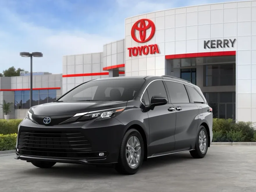2025 Toyota Sienna XLE photo 1