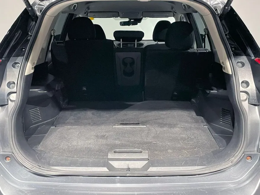 2020 Nissan Rogue SV photo 1