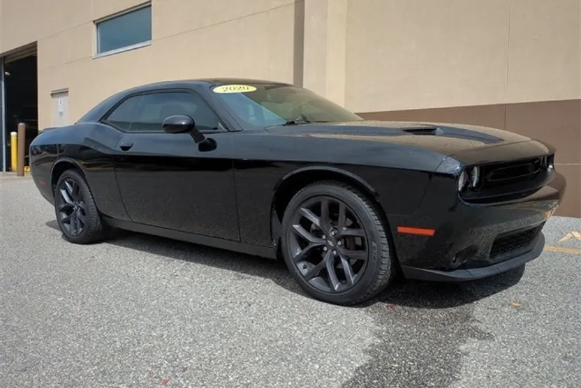 2020 Dodge Challenger SXT photo 1