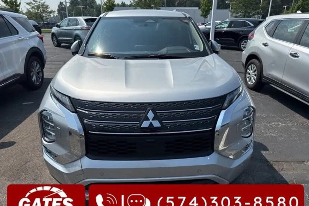 2024 Mitsubishi Outlander SE photo 1