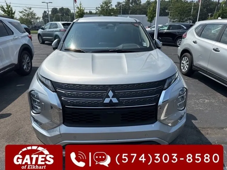 2024 Mitsubishi Outlander SE photo 1