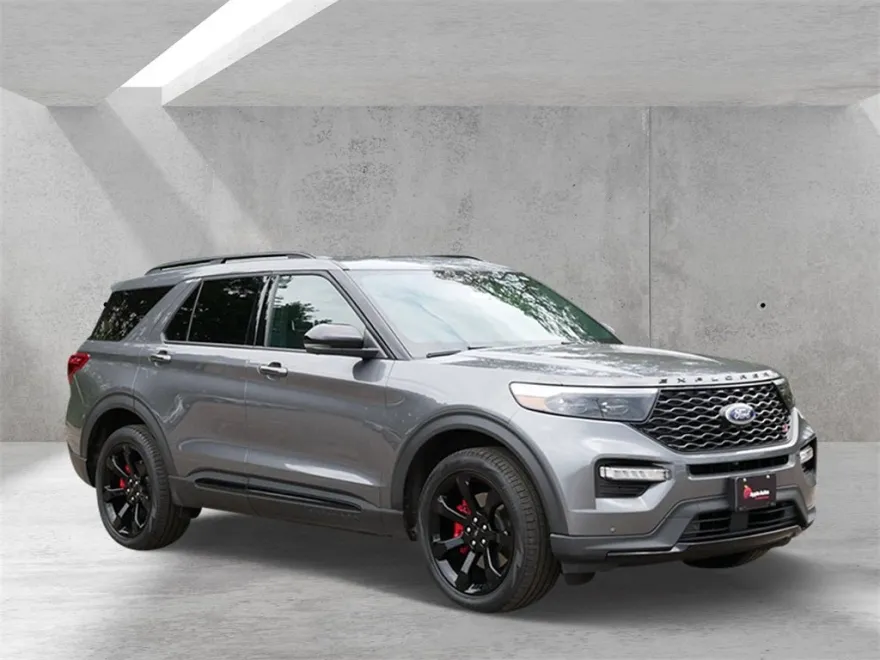 2023 Ford Explorer ST photo 1
