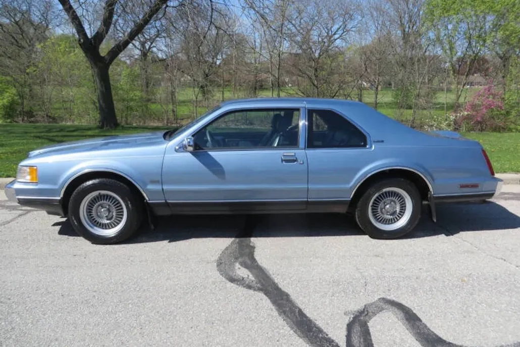 1988 Lincoln Mark Series photo 1