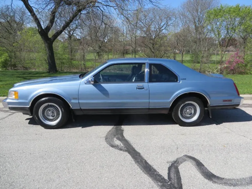 1988 Lincoln Mark Series photo 1