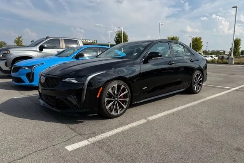 2022 Cadillac CT4 photo 1