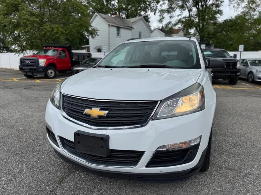 2017 Chevrolet Traverse LS photo 1