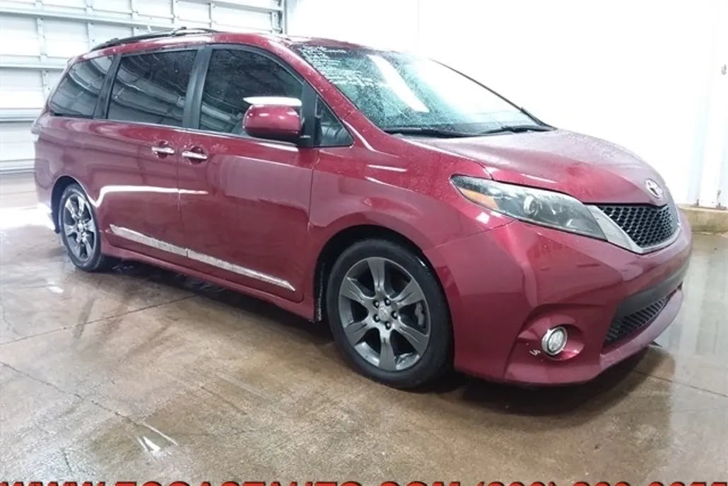 2016 Toyota Sienna SE photo 1