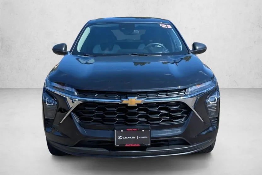 2024 Chevrolet Trax LS photo 1