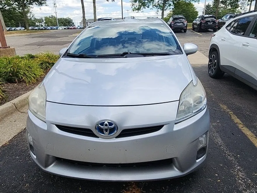 2010 Toyota Prius Three photo 1