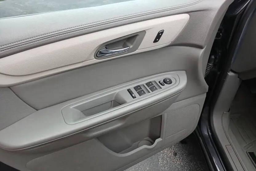 2016 Chevrolet Traverse 1LT photo 1