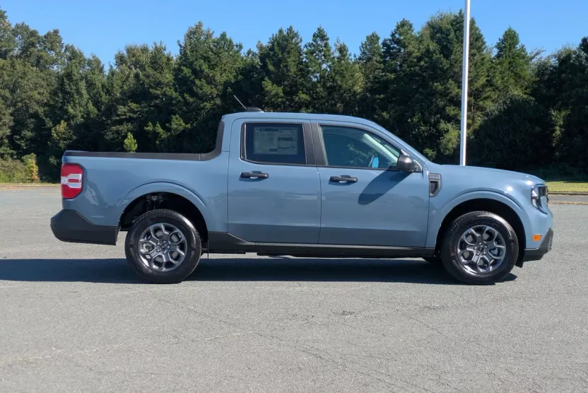 2025 Ford Maverick XLT photo 1