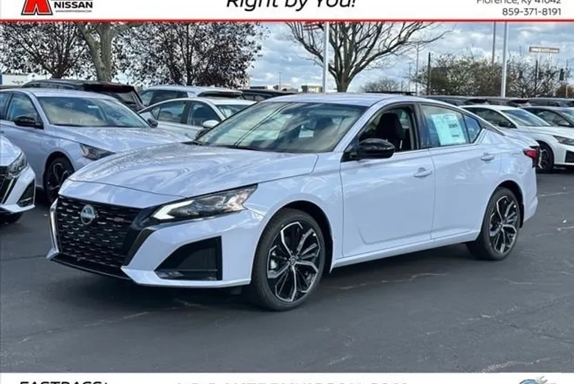 2025 Nissan Altima SR photo 1