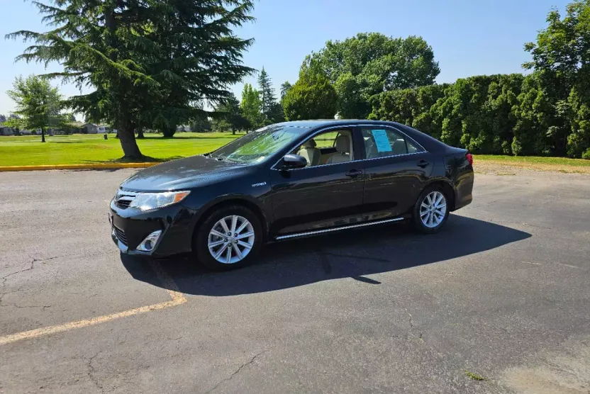 2013 Toyota Camry Hybrid XLE photo 1