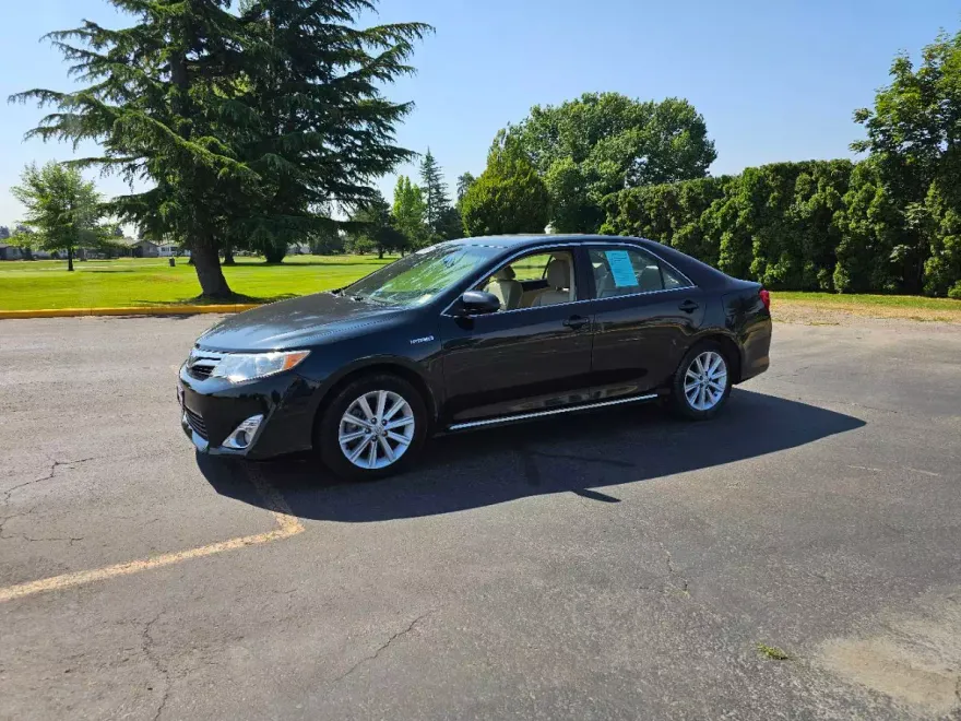 2013 Toyota Camry Hybrid XLE photo 1