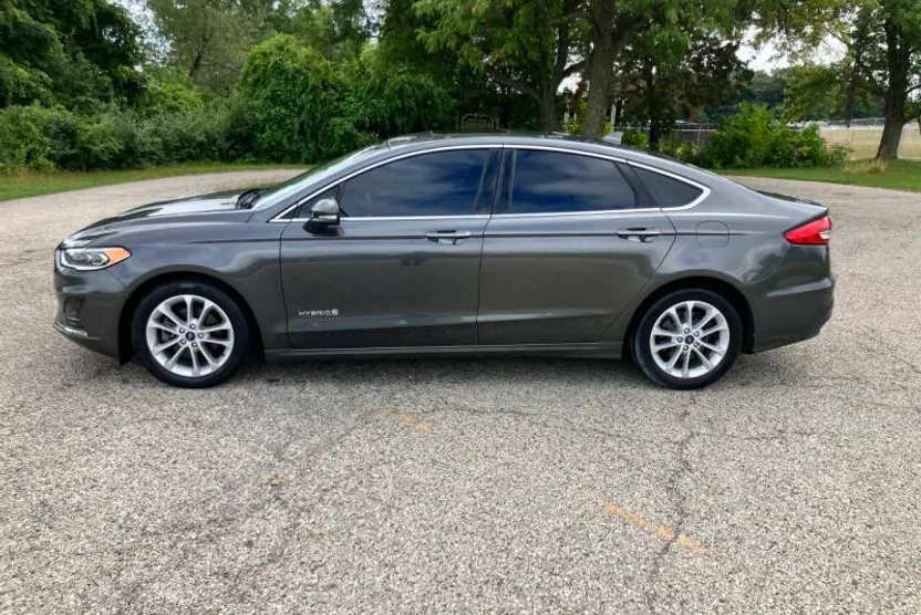 2019 Ford Fusion Hybrid SEL photo 1