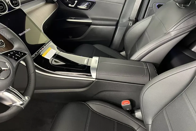 2026 Mercedes Benz GLC 300 4MATIC photo 1