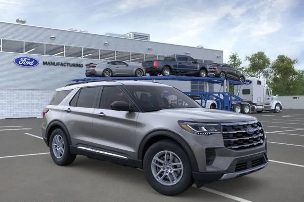 2025 Ford Explorer photo 1