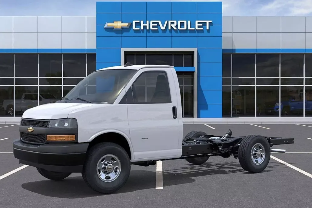 2025 Chevrolet Express Cutaway 3500 Base photo 1