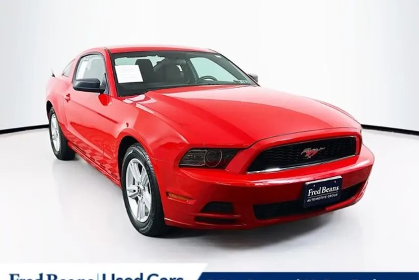 2014 Ford Mustang V6 photo 1