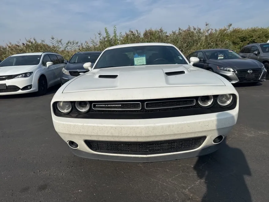 2019 Dodge Challenger SXT photo 1