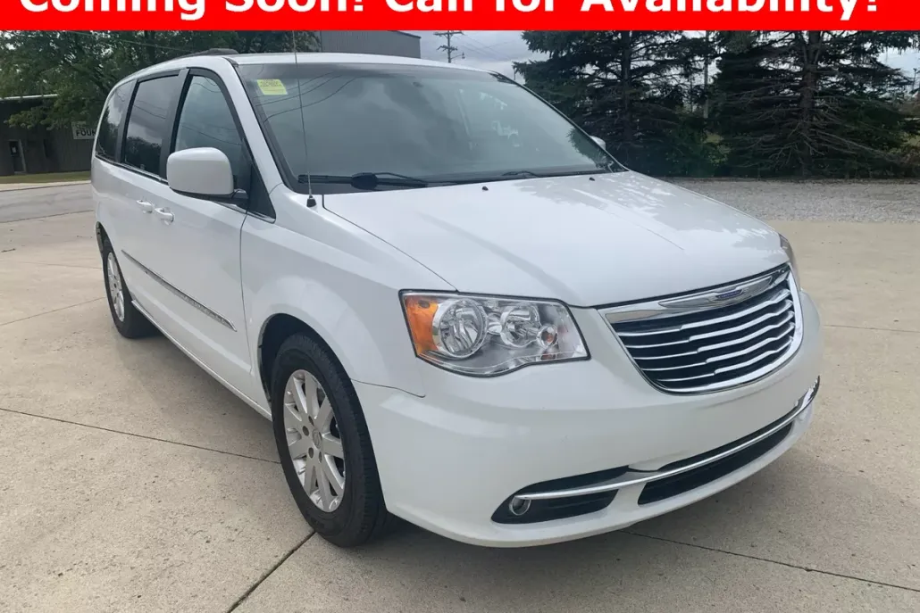2016 Chrysler Town & Country Touring photo 1