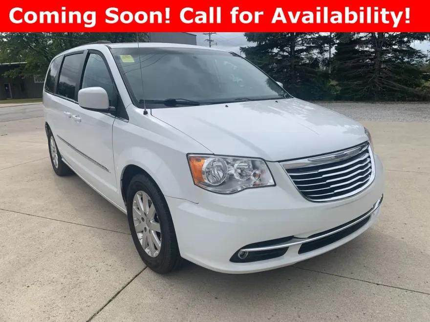2016 Chrysler Town & Country Touring photo 1