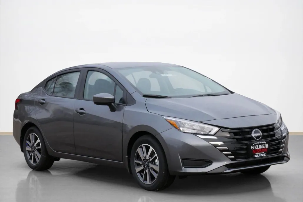2025 Nissan Versa 1.6 SV photo 1