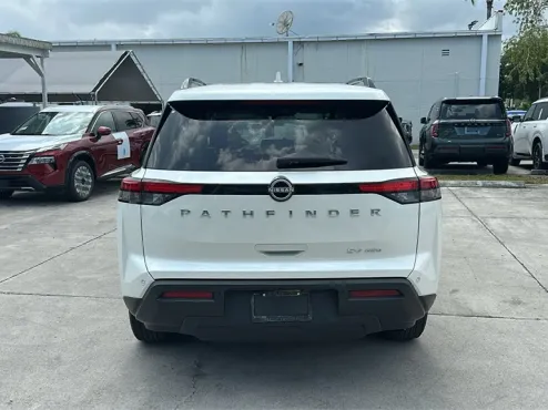 2024 Nissan Pathfinder SV photo 4