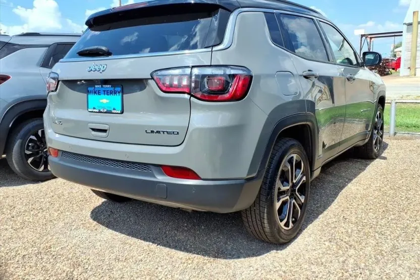 2024 Jeep Compass Limited photo 1