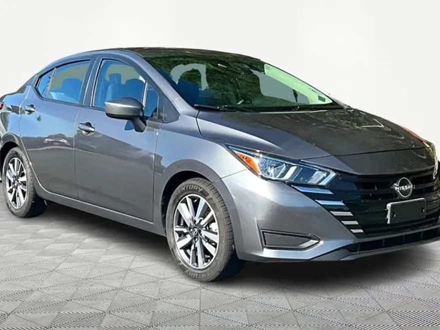 2023 Nissan Versa 1.6 SV photo 1