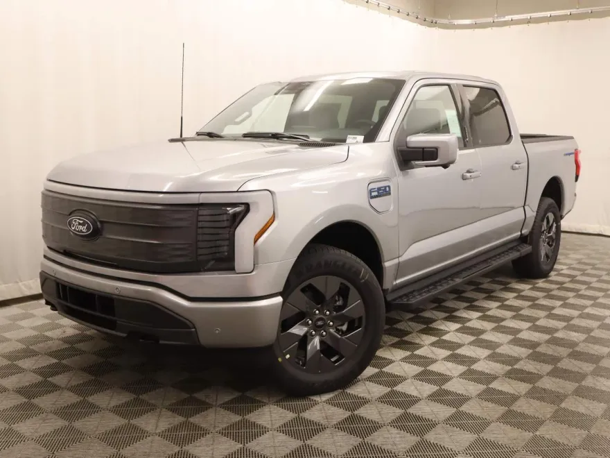 2025 Ford F-150 Lightning Lariat photo 1
