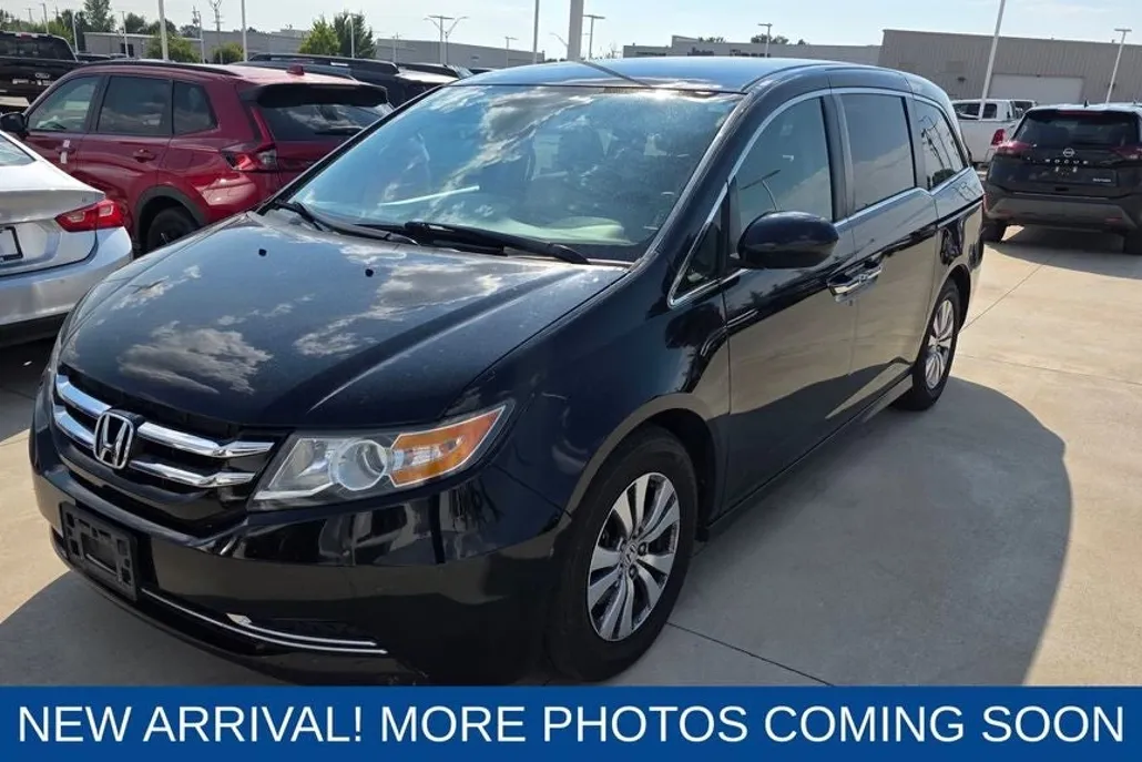 2016 Honda Odyssey SE photo 1