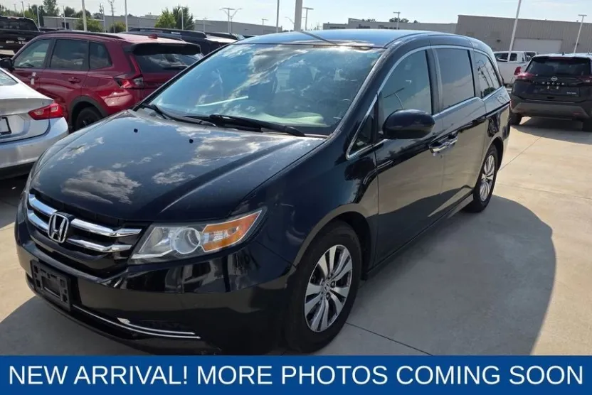 2016 Honda Odyssey SE photo 1