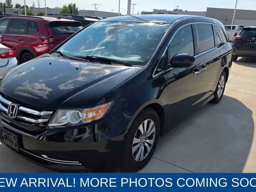 2016 Honda Odyssey SE photo 1