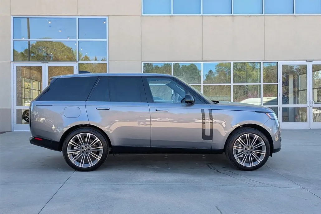 2025 Land Rover Range Rover SE photo 1