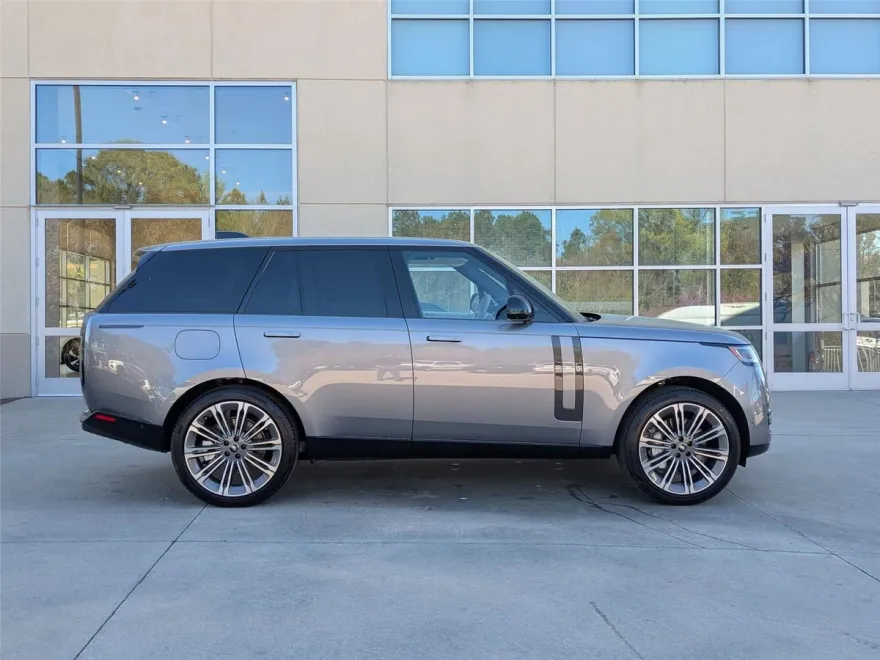 2025 Land Rover Range Rover SE photo 1