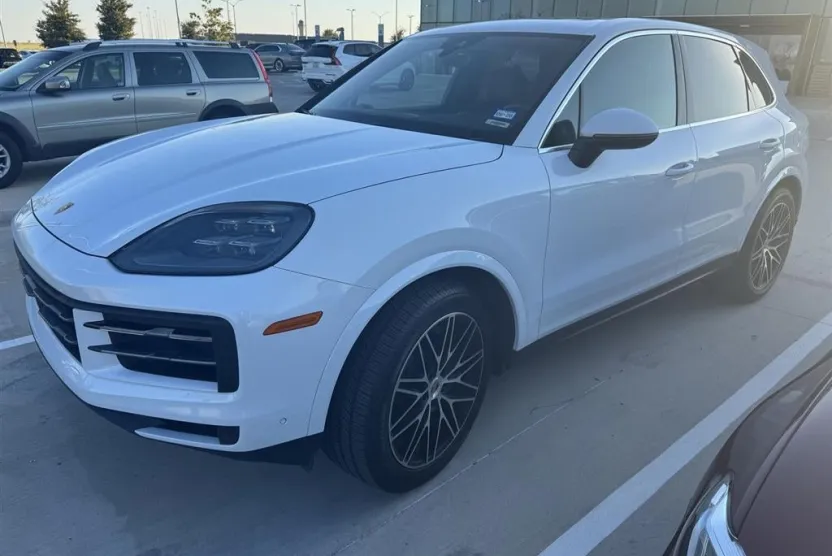 2024 Porsche Cayenne Base photo 1