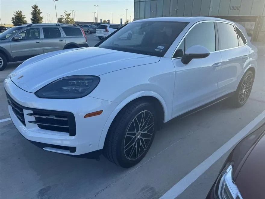 2024 Porsche Cayenne Base photo 1