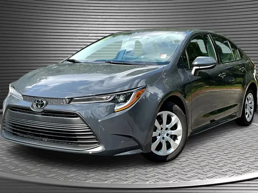 2024 Toyota Corolla LE photo 1