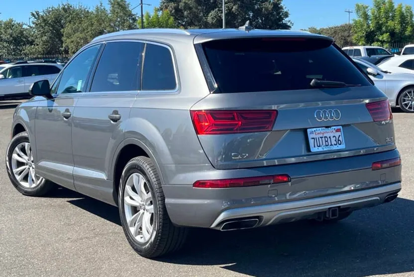 2017 Audi Q7 3.0T Premium Plus photo 1