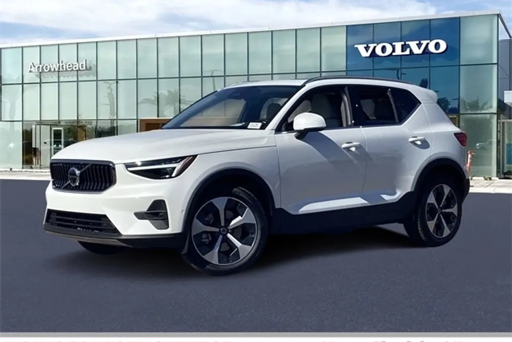 2025 Volvo XC40 Plus photo 1