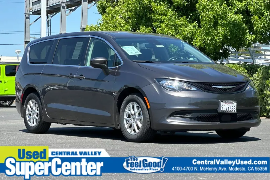 2023 Chrysler Pacifica LX photo 1