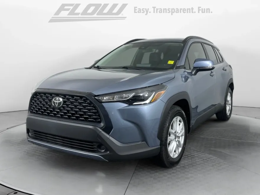 2022 Toyota Corolla Cross LE photo 1