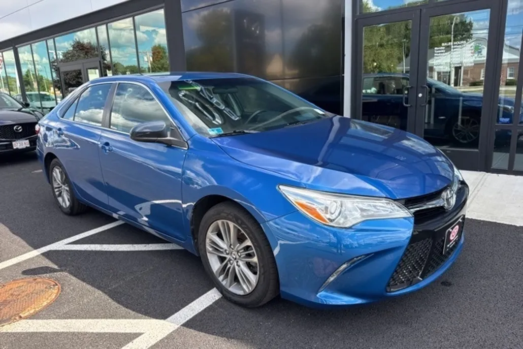 2017 Toyota Camry XLE photo 1