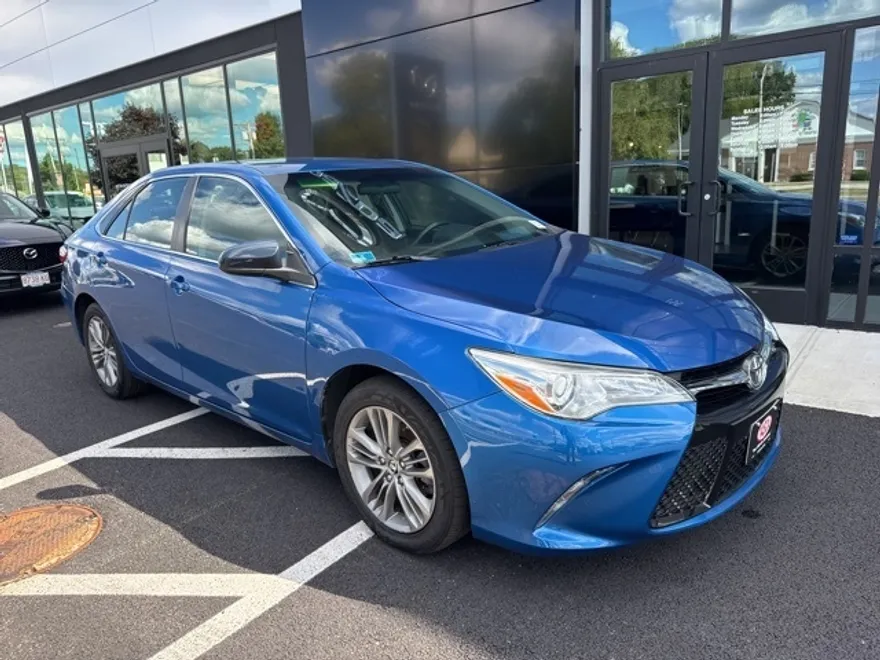 2017 Toyota Camry XLE photo 1