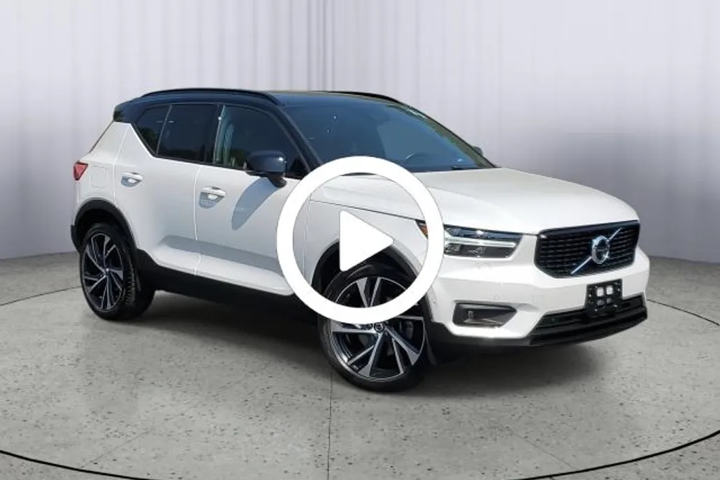 2019 Volvo XC40 R-Design photo 1