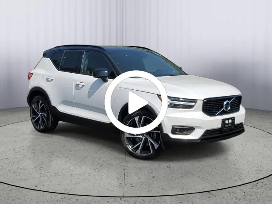 2019 Volvo XC40 R-Design photo 1
