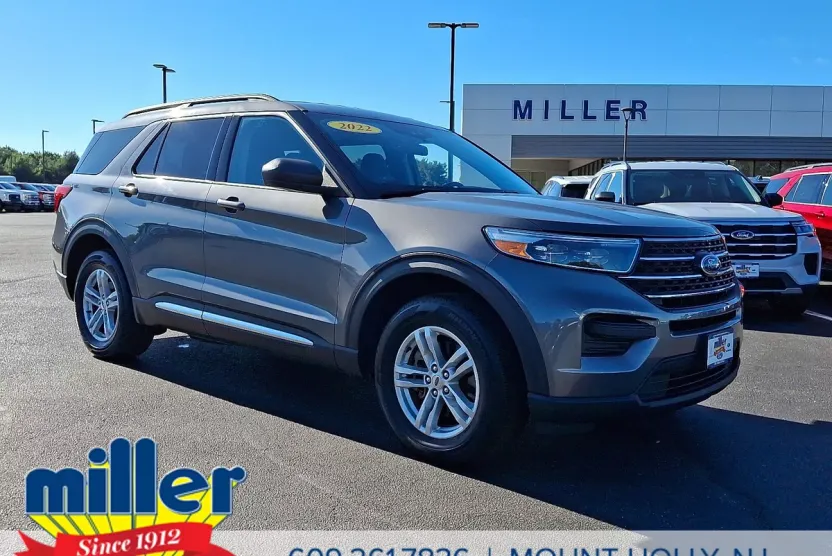 2022 Ford Explorer XLT photo 1