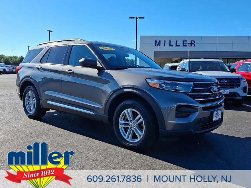 2022 Ford Explorer XLT photo 1